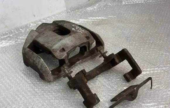 BMW 5 E60 E61 Front brake caliper 6030324 6030