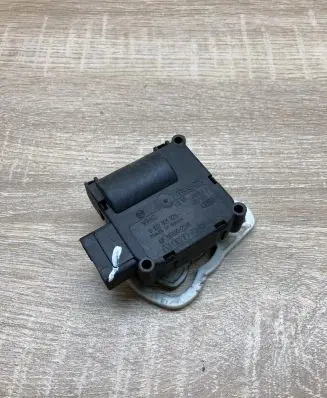 Audi A8 S8 D3 4E Air flap motor/actuator 4E0820511 0132801323