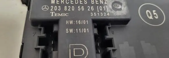 Mercedes-Benz C W203 Door control unit/module 2038205626 351324