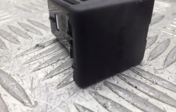 Mazda 5 AUX in-socket connector 