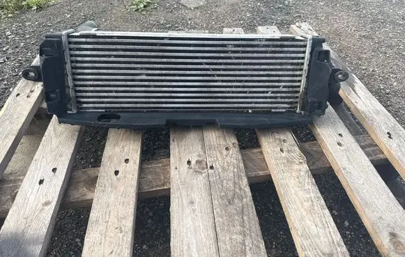 Opel Vivaro Intercooler radiator 988650B 6200411160