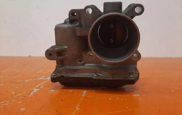 Renault Clio III Throttle body valve 8200284968