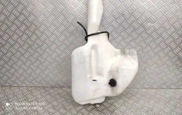 Windshield washer fluid reservoir/tank
