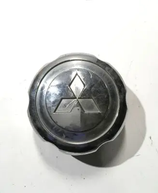 Mitsubishi L200 Original wheel cap MB816581