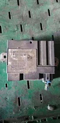 Mercedes-Benz C W205 Fuel pump relay brak