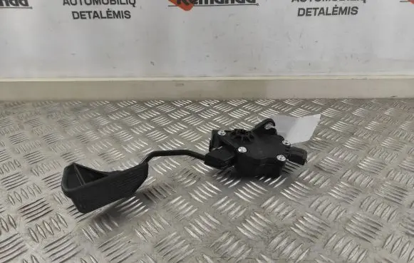 Toyota Prius+ (ZVW40) Accelerator throttle pedal 7811047012 1988002050 08B31E00010