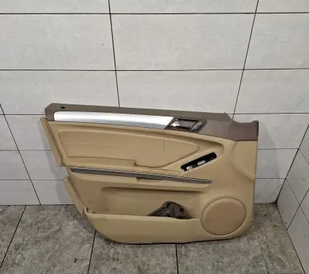 Mercedes-Benz ML W164 Front door card panel trim