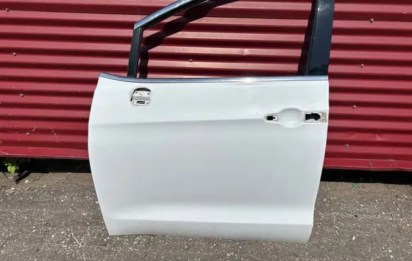 Chrysler Pacifica Front door