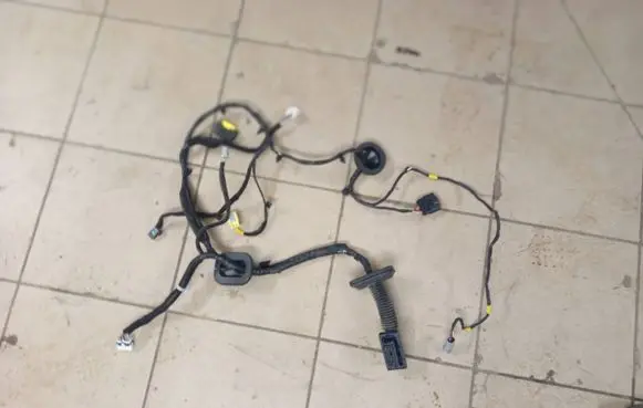 Hyundai Tucson TL Front door wiring loom 