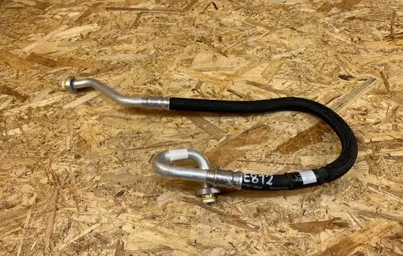 Volvo XC40 Air conditioning (A/C) pipe/hose 32275946