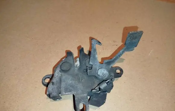 Toyota Avensis T220 Engine bonnet/hood lock/catch