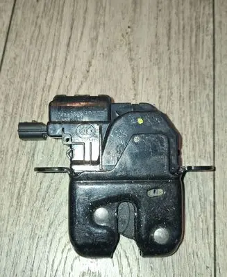 Renault Megane III Tailgate lock latch 905039428R 40557160