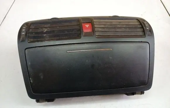 Skoda Octavia Mk2 (1Z) Dash center air vent grill 1608200