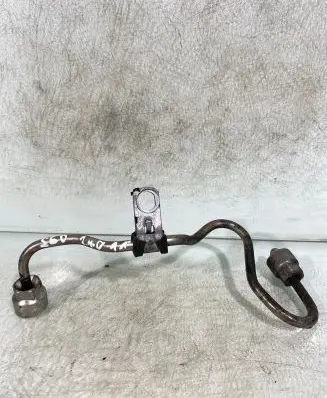 Volvo S60 Fuel injector supply line/pipe 