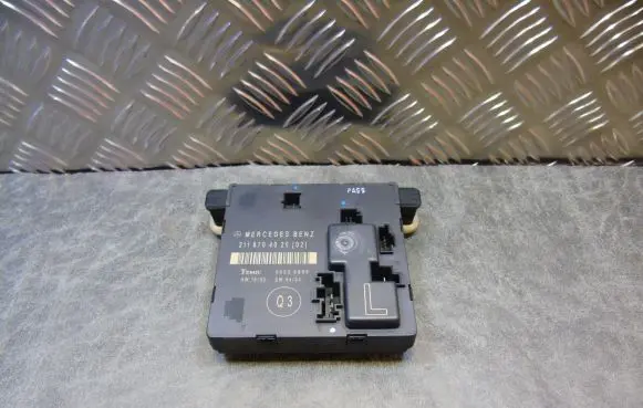 Mercedes-Benz E W211 Door control unit/module 2118704026