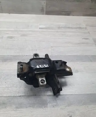 Engine mount bracket