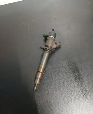 Volvo XC90 Fuel injector 8658352