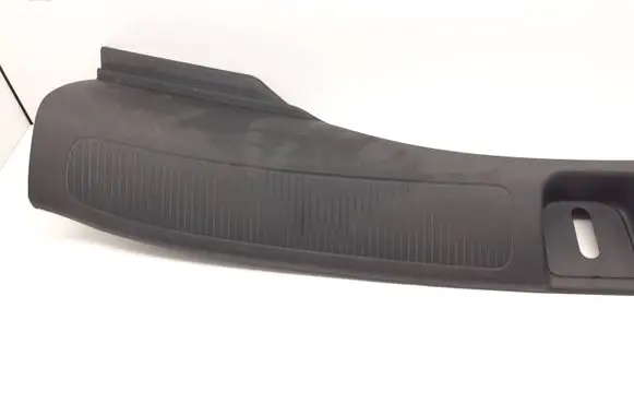 Trunk/boot sill cover protection
