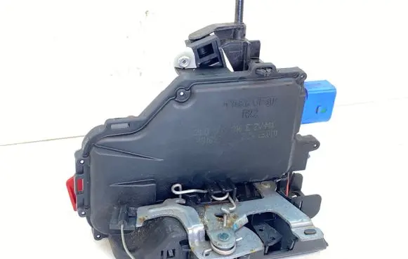 Volkswagen Golf VI Rear door lock 7L0839016 7L0 991637800