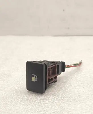 Toyota Avensis T270 Fuel tank opening switch 15C252