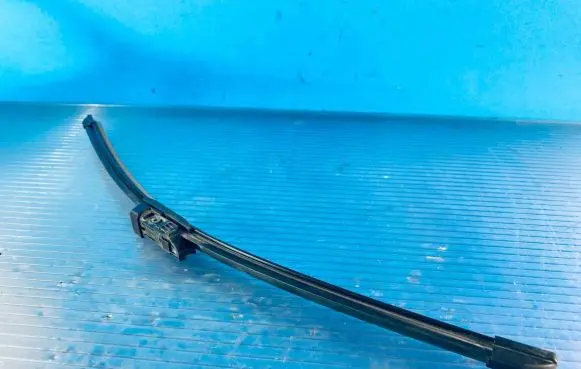 Volvo V70 Front wiper blade arm