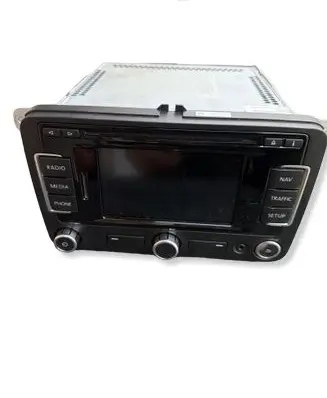 Volkswagen Scirocco Radio/CD/DVD/GPS head unit 3C0035279M VWZAZ2M5515815
