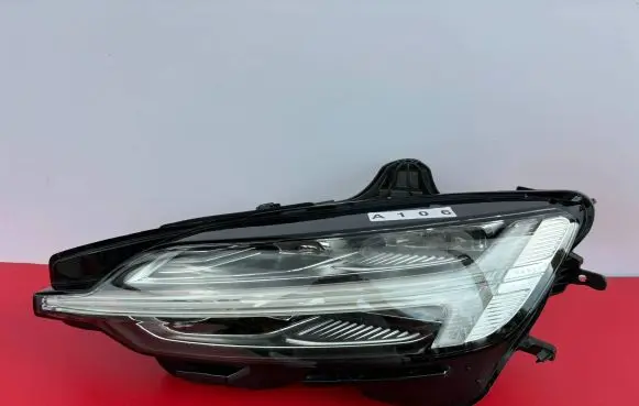 Volvo V60 Headlight/headlamp 32365339