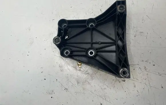 BMW X3 E83 A/C compressor mount bracket 7792202