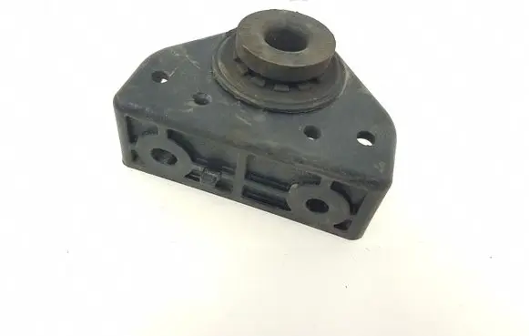 KIA Sportage Radiator mount bracket DM171