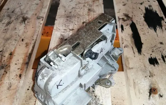 Peugeot Partner Front door lock 