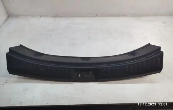Volkswagen Touareg II Trunk/boot sill cover protection 857703U000