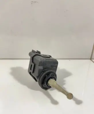 Volvo S40, V40 Headlight level adjustment motor 007878