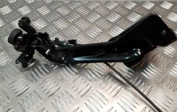 Chrysler Grand Voyager IV Sliding door lower roller guide/hinge 