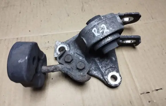 Honda Legend Engine mount bracket