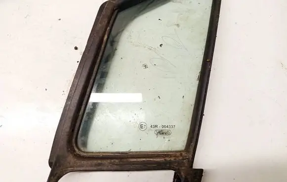 Opel Agila B Front door vent window glass four-door 