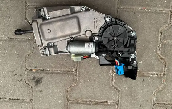 Mercedes-Benz E W213 Tailgate/trunk/boot lift motor A0999064703 E465291