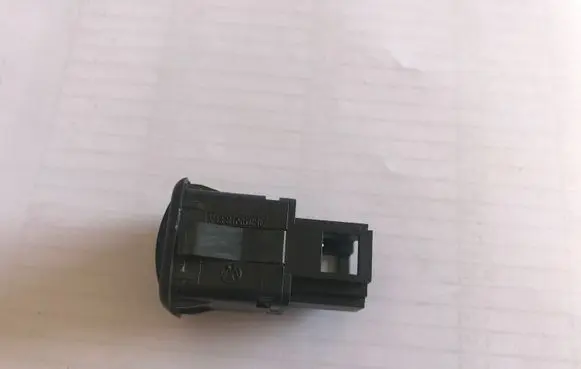 Volkswagen Golf IV Fuel tank opening switch 3B0959833A