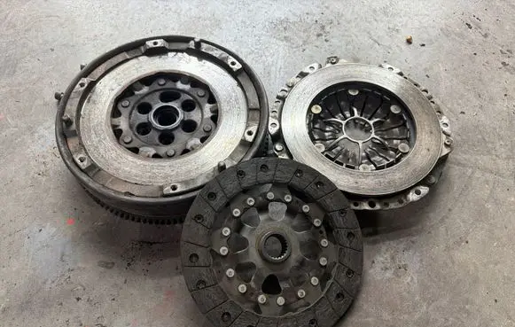 BMW 3 E90 E91 Clutch set kit 323064210