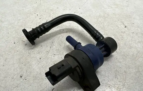BMW 3 F30 F35 F31 Vacuum valve 7624012