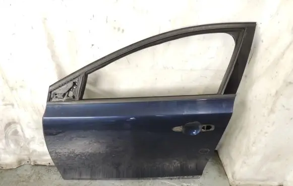 Volvo V40 Front door D239