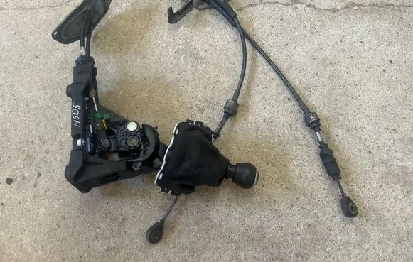 Toyota Avensis T270 Gear shifter/selector 112102400
