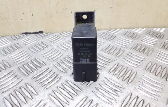 Citroen DS4 Glow plug pre-heat relay 9602424080 51299065