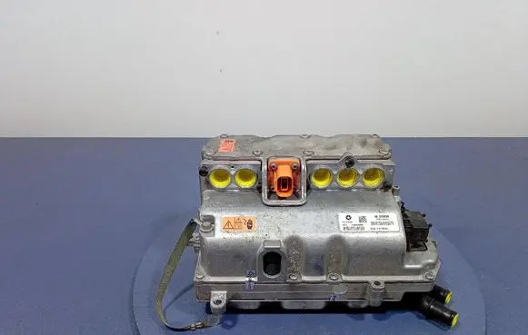 Voltage converter inverter