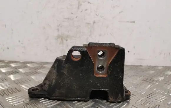 Gearbox mounting bracket