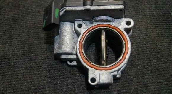 Volkswagen Touareg II Throttle valve 057128063E