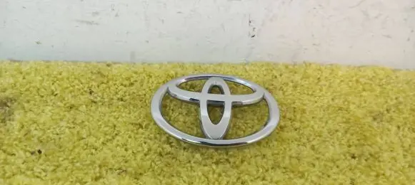 Toyota Yaris Manufacturers badge/model letters 75431-0D120