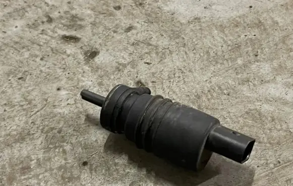 BMW X3 E83 Windscreen/windshield washer pump 8362154 00801712