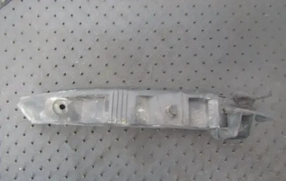Audi A3 S3 8L Front bumper mounting bracket 8l0807183c