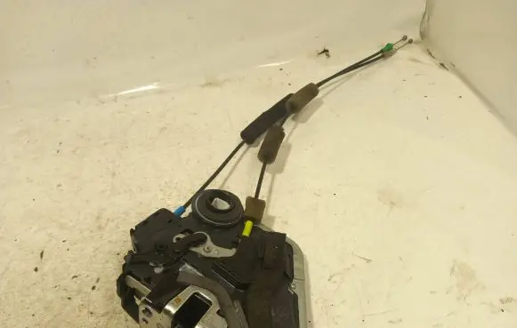 Lexus IS 220D-250-350 Front door lock pbtasagf20