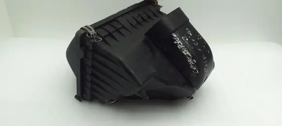 Jeep Cherokee III KJ Air filter box 53013107AB